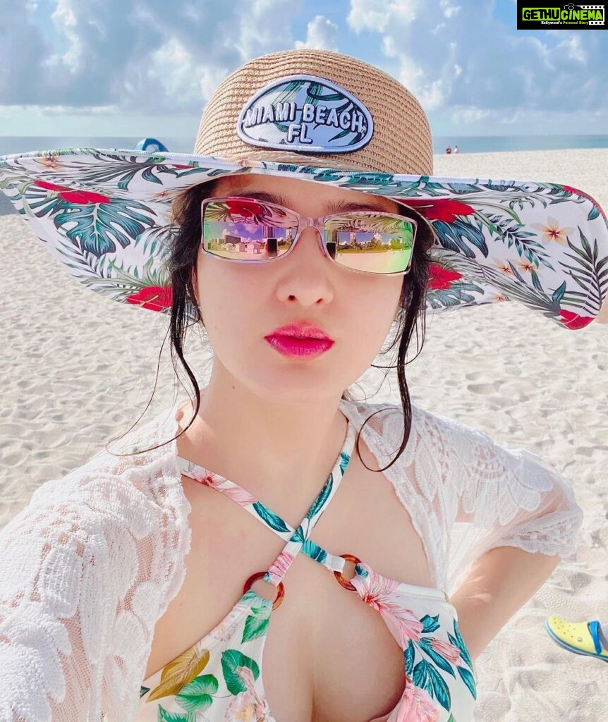 Richa Panai Instagram - Missing the Miami sun!☀️🏖️👒 Miami Beach, Florida