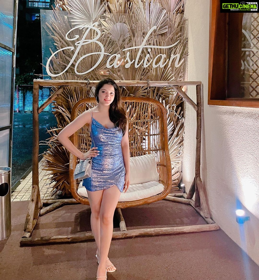 Richa Panai Instagram - Shimmery nights!🪽✨ Mumbai, Maharashtra