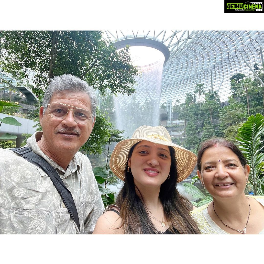 Richa Panai Instagram - Who thought airports could be so much fun❣️😍 #familytime #besttime #jewelchangiairport #butterflygarden #changiairportsingapore #singapore 1&2 - Mom took us to almost all the floors to see Jewel from different angles🤪 3&4 - Killing spare time with random poses 5&6 - Loved this flower pineapple and butterflies enjoying pineapple at butterfly garden 7 - Jewel at its full glory and mom dad video bombing 8 - Mom using chopsticks for the first time like a pro!😍 Changi Airport Singapore