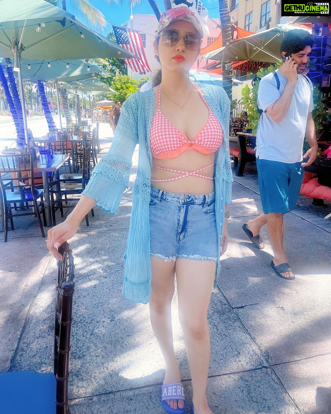 Richa Panai Instagram - Around 100 year old Versace mansion.. finally converted into a luxury hotel. So much history and story behind this place! #iykyk #versacemansion #versace #miamisouthbeach #miamiflorida #miami Versace Mansion, South Beach, Miami