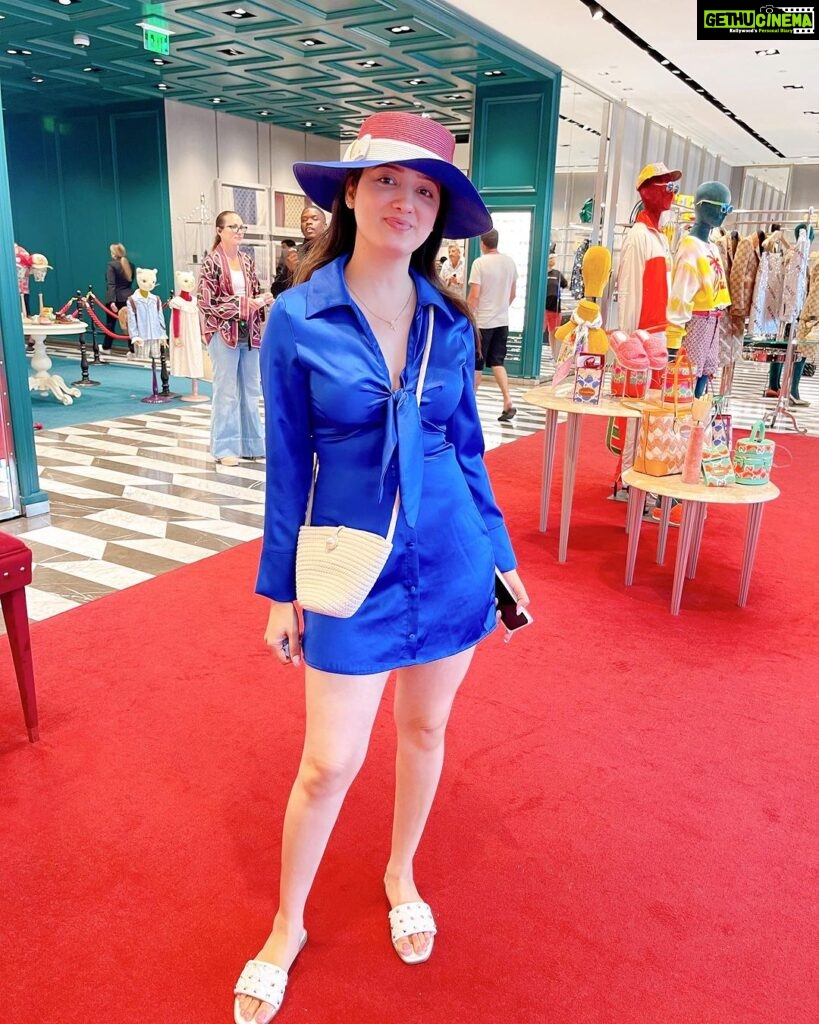 Richa Panai Instagram - Shopping day!!!💙❤ Miami, Florida - United States of America