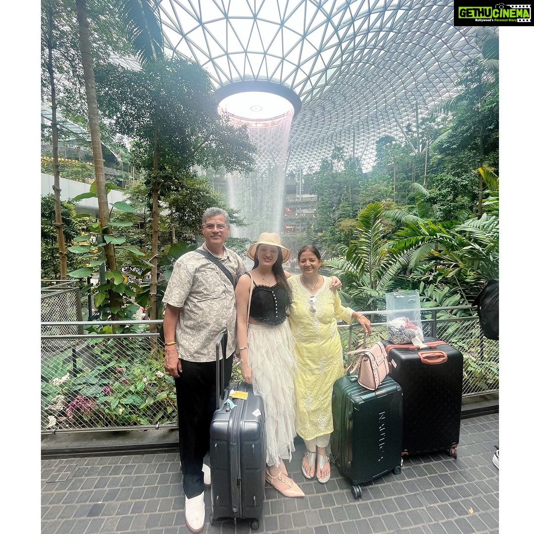 Richa Panai Instagram - Who thought airports could be so much fun❣️😍 #familytime #besttime #jewelchangiairport #butterflygarden #changiairportsingapore #singapore 1&2 - Mom took us to almost all the floors to see Jewel from different angles🤪 3&4 - Killing spare time with random poses 5&6 - Loved this flower pineapple and butterflies enjoying pineapple at butterfly garden 7 - Jewel at its full glory and mom dad video bombing 8 - Mom using chopsticks for the first time like a pro!😍 Changi Airport Singapore