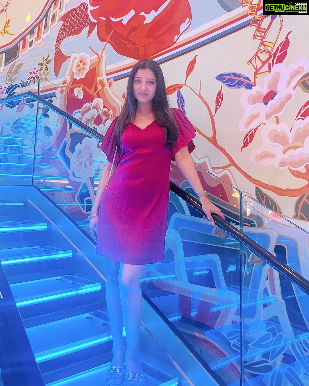 Richa Panai Instagram - Don’t need alcohol to get grooving and can surely party alone.. not sure if it’s normal though!🤷🏼♀️🥶 Middle Of The Ocean