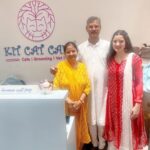 Richa Panai Instagram - Ganpati pooja at cafe with mom dad!🙏🏻✨ KIT CAT CAFE