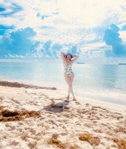 Richa Panai Instagram - Missing the Miami sun!☀️🏖️👒 Miami Beach, Florida