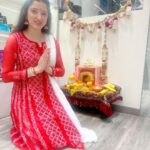 Richa Panai Instagram - Ganpati pooja at cafe with mom dad!🙏🏻✨ KIT CAT CAFE