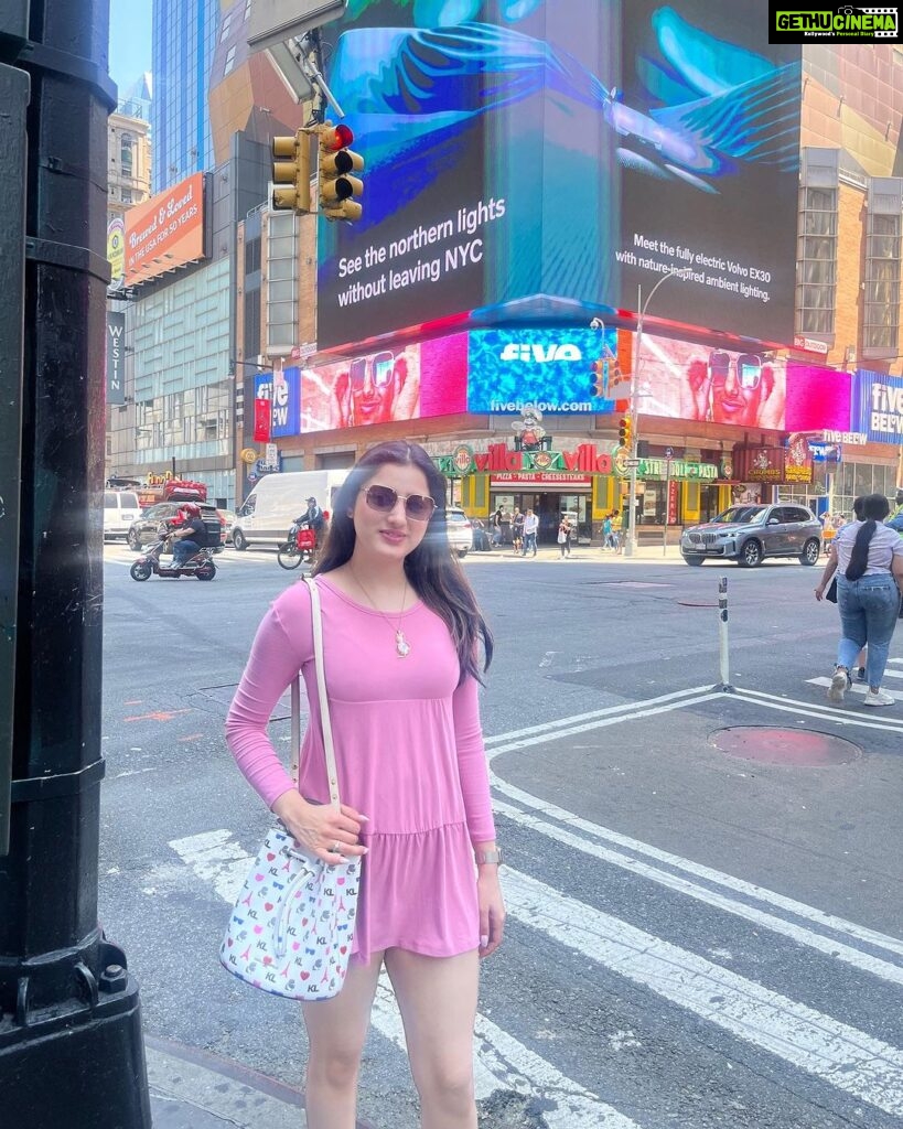 Richa Panai Instagram - At hustling bustling streets of Nyc!💕 Times Square, New York City