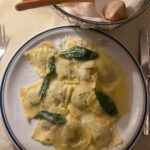 Richa Panai Instagram – Royal and retro dinner vibes @casaciprianinyc 🖤🌸 #nyc #newyorknewyork #statueofliberty #casaciprianinyc #casacipriani Casa Cipriani