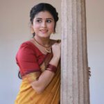 Rithika Tamil Selvi Instagram - Smiles are free but they are worth a lot 😊keep ur smile on ✌️ Hairdo & saree styling : @__beauty__squad__ Jewellery: @made_for_hers Photography : @ashokarsh . . . . . . #rithika #tamil_rithika #rithikatamilselvi #sareelove #traditionaljewellery #traditionalsaree #photography #tamilnadutourism #tamilnadutradition #navaratri #navaratrifest #southindianbride #trending