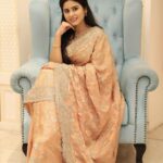 Rithika Tamil Selvi Instagram - Happy morning ☺️✌️ Jewellery @made_for_hers . . . . . #rithika #rithikatamilselvi #rithikavijaytv #tamil_rithika #vijaystars #vijaytelevision #televisionactress #sareelove #sareemodel #designersaree #sareeadvertisement #sareead #trending #trendingoninsatagram #trendingreels #instagram #sareeinsta