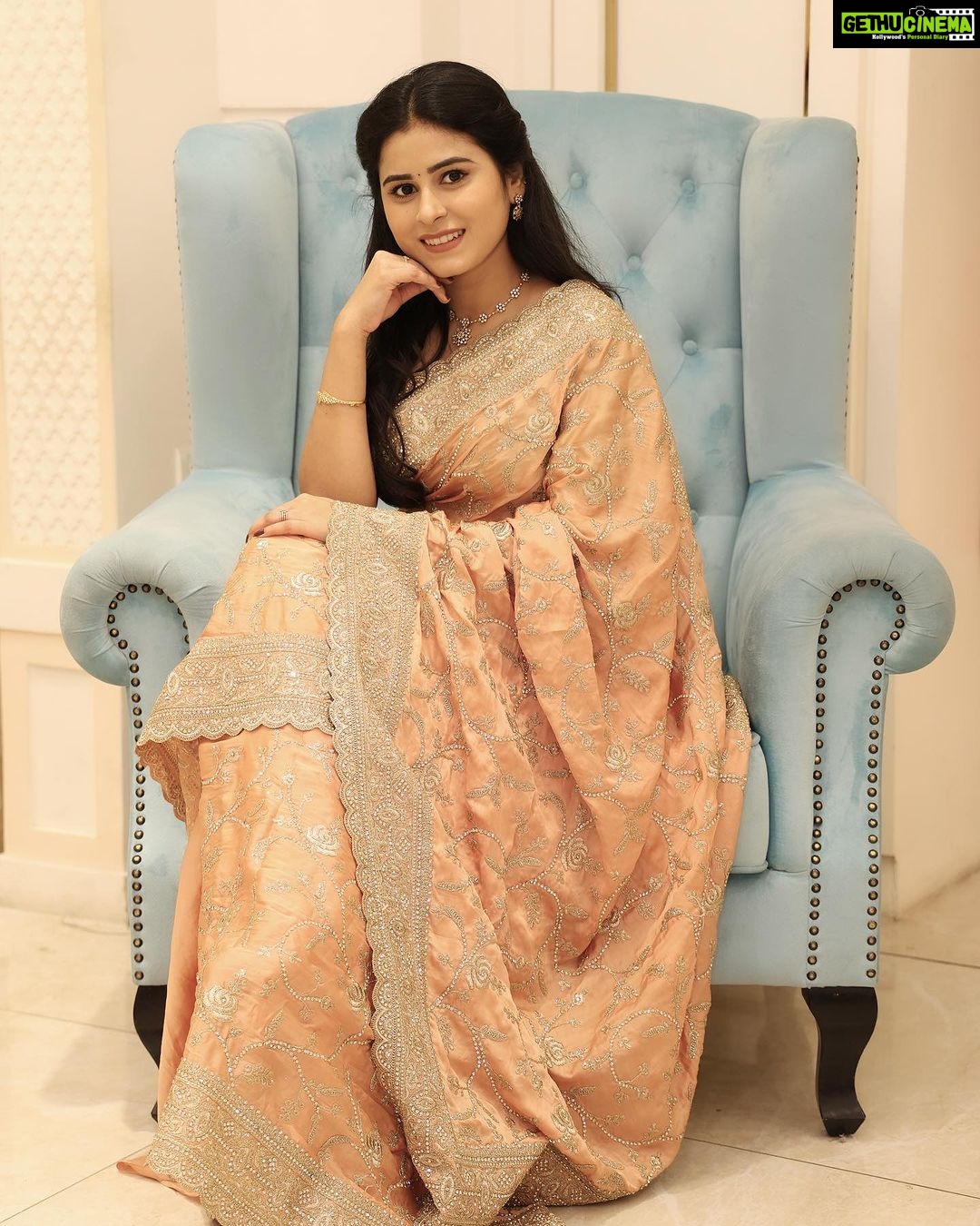 Rithika Tamil Selvi Instagram - Happy morning ☺️✌️ Jewellery @made_for_hers . . . . . #rithika #rithikatamilselvi #rithikavijaytv #tamil_rithika #vijaystars #vijaytelevision #televisionactress #sareelove #sareemodel #designersaree #sareeadvertisement #sareead #trending #trendingoninsatagram #trendingreels #instagram #sareeinsta