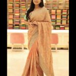 Rithika Tamil Selvi Instagram - Happy morning ☺️✌️ Jewellery @made_for_hers . . . . . #rithika #rithikatamilselvi #rithikavijaytv #tamil_rithika #vijaystars #vijaytelevision #televisionactress #sareelove #sareemodel #designersaree #sareeadvertisement #sareead #trending #trendingoninsatagram #trendingreels #instagram #sareeinsta