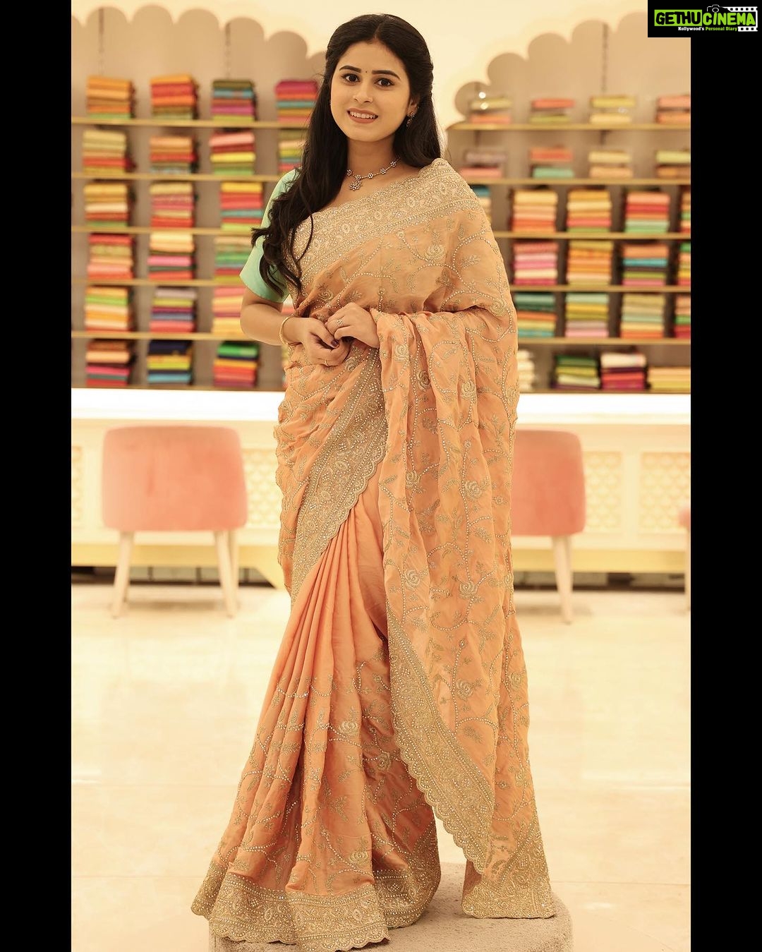 Rithika Tamil Selvi Instagram - Happy morning ☺️✌️ Jewellery @made_for_hers . . . . . #rithika #rithikatamilselvi #rithikavijaytv #tamil_rithika #vijaystars #vijaytelevision #televisionactress #sareelove #sareemodel #designersaree #sareeadvertisement #sareead #trending #trendingoninsatagram #trendingreels #instagram #sareeinsta