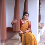 Rithika Tamil Selvi Instagram - Smiles are free but they are worth a lot 😊keep ur smile on ✌️ Hairdo & saree styling : @__beauty__squad__ Jewellery: @made_for_hers Photography : @ashokarsh . . . . . . #rithika #tamil_rithika #rithikatamilselvi #sareelove #traditionaljewellery #traditionalsaree #photography #tamilnadutourism #tamilnadutradition #navaratri #navaratrifest #southindianbride #trending