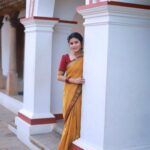 Rithika Tamil Selvi Instagram - Smiles are free but they are worth a lot 😊keep ur smile on ✌️ Hairdo & saree styling : @__beauty__squad__ Jewellery: @made_for_hers Photography : @ashokarsh . . . . . . #rithika #tamil_rithika #rithikatamilselvi #sareelove #traditionaljewellery #traditionalsaree #photography #tamilnadutourism #tamilnadutradition #navaratri #navaratrifest #southindianbride #trending
