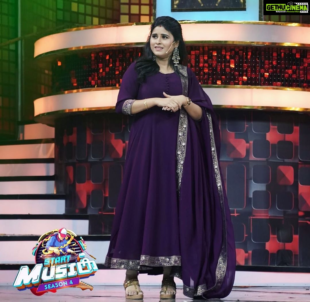 Rithika Tamil Selvi Instagram - After a long time…. In my favourite show #startmusic 😃 Outfit @instorefashions @orangeheadsproduction @dstudioproductions #rithika #vijaystars #vijaytelevision #startmusic #startmusicseason4 #startplayers #rithikatamilselvi #tamil_rithika #lovesing #favshow #trendingoninstagram #priyankadeshpande #kuraishi
