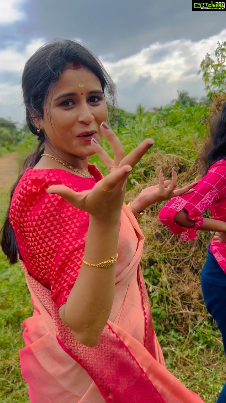 Rithika Tamil Selvi Instagram - Village trip throwback 😀 . . . . #tamil_rithika #rithikatamilselvi #villagetrip #godsowncountry #keralagallery #keraladairies
