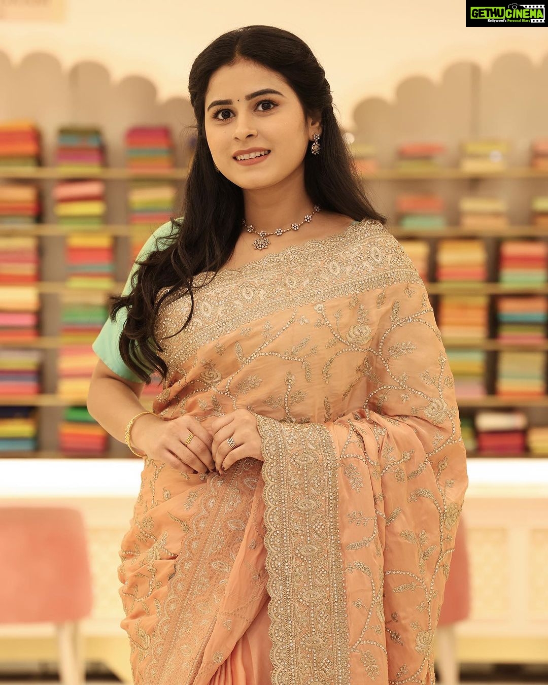 Rithika Tamil Selvi Instagram - Happy morning ☺️✌️ Jewellery @made_for_hers . . . . . #rithika #rithikatamilselvi #rithikavijaytv #tamil_rithika #vijaystars #vijaytelevision #televisionactress #sareelove #sareemodel #designersaree #sareeadvertisement #sareead #trending #trendingoninsatagram #trendingreels #instagram #sareeinsta