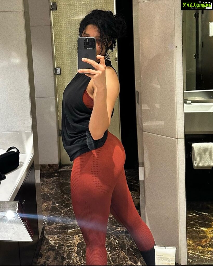 Ritika Singh Instagram - Saying goodbye to the thicc phase or as you guys like to call me “Rithicca” 😂 and getting back to being lean again 💪🏼 #solongrithicca #iwillmissyou #bootycheckin