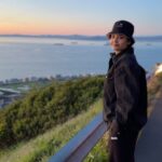 Ritika Singh Instagram - Forever chasing mountains and sunsets 🌄🌻✨ Capetown, South Africa