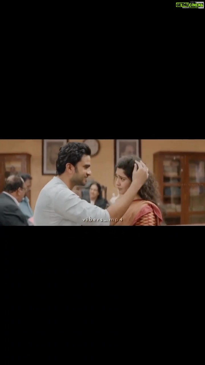 Ritika Singh Instagram - Had to repost this video from @vibers_.mp4 coz the way OMK scenes sync with this song is perfectionnn!! 🩵