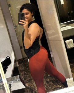 Ritika Singh Instagram - Saying goodbye to the thicc phase or as you guys like to call me “Rithicca” 😂 and getting back to being lean again 💪🏼

#solongrithicca #iwillmissyou #bootycheckin