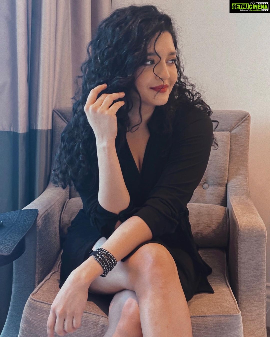 Ritika Singh Instagram - Hi you 🤎🥀