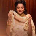 Ritika Singh Instagram - Mood after having my first ever Onam sadhya 😍