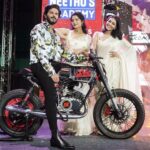 Ritika Singh Instagram - The energy in Kochi was absolutely insane!!! Thank you so much for making my first time so so special ♥️ #KingofKotha #KOK