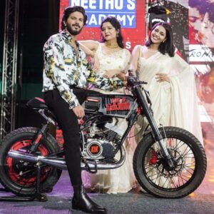 Ritika Singh Instagram - The energy in Kochi was absolutely insane!!!
Thank you so much for making my first time so so special ♥️

#KingofKotha #KOK