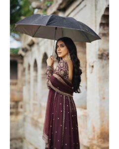 Ritu Varma Instagram - बारिश 🩶

Photography @the_pixel_farmer 
Styling @ravali_chinthapatla 
Outfit @geethikakanumilli 
Jewelry @lbajrangpershadjewellers 
MUA @makeupartist_arti Hair @durgarao_kvv