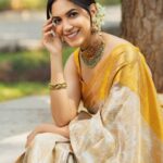 Ritu Varma Instagram - 🌻🌻 Jewellery @vegasri_goldanddiamonds Styling @hersheyy05 Photography @the_pixel_farmer MUA @makeupartist_arti Hair @durgarao_kvv