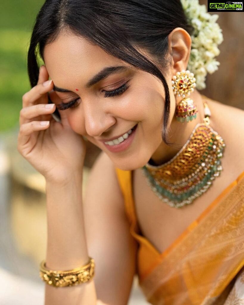 Ritu Varma Instagram - 🌻🌻 Jewellery @vegasri_goldanddiamonds Styling @hersheyy05 Photography @the_pixel_farmer MUA @makeupartist_arti Hair @durgarao_kvv