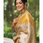 Ritu Varma Instagram - 🌻🌻 Jewellery @vegasri_goldanddiamonds Styling @hersheyy05 Photography @the_pixel_farmer MUA @makeupartist_arti Hair @durgarao_kvv