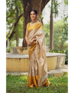 Ritu Varma Instagram - 🌻🌻

Jewellery @vegasri_goldanddiamonds 
Styling @hersheyy05 
Photography @the_pixel_farmer 
MUA @makeupartist_arti Hair @durgarao_kvv