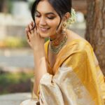 Ritu Varma Instagram – 🌻🌻

Jewellery @vegasri_goldanddiamonds 
Styling @hersheyy05 
Photography @the_pixel_farmer 
MUA @makeupartist_arti Hair @durgarao_kvv