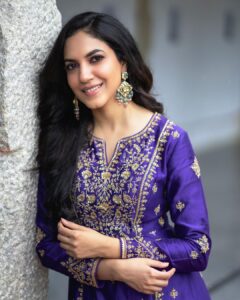 Ritu Varma Instagram - Purple haze 💜

Photography @the_pixel_farmer 
Styling @ravali_chinthapatla 
Outfit @jigarmaliofficial 
Earrings @gowrisjewellery 
MUA @makeupartist_arti Hair @durgarao_kvv