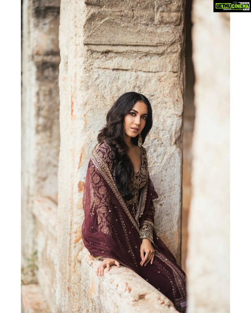 Ritu Varma Instagram - ✨✨ Photography @the_pixel_farmer Styling @ravali_chinthapatla Outfit @geethikakanumilli Jewelry @lbajrangpershadjewellers MUA @makeupartist_arti Hair @durgarao_kvv