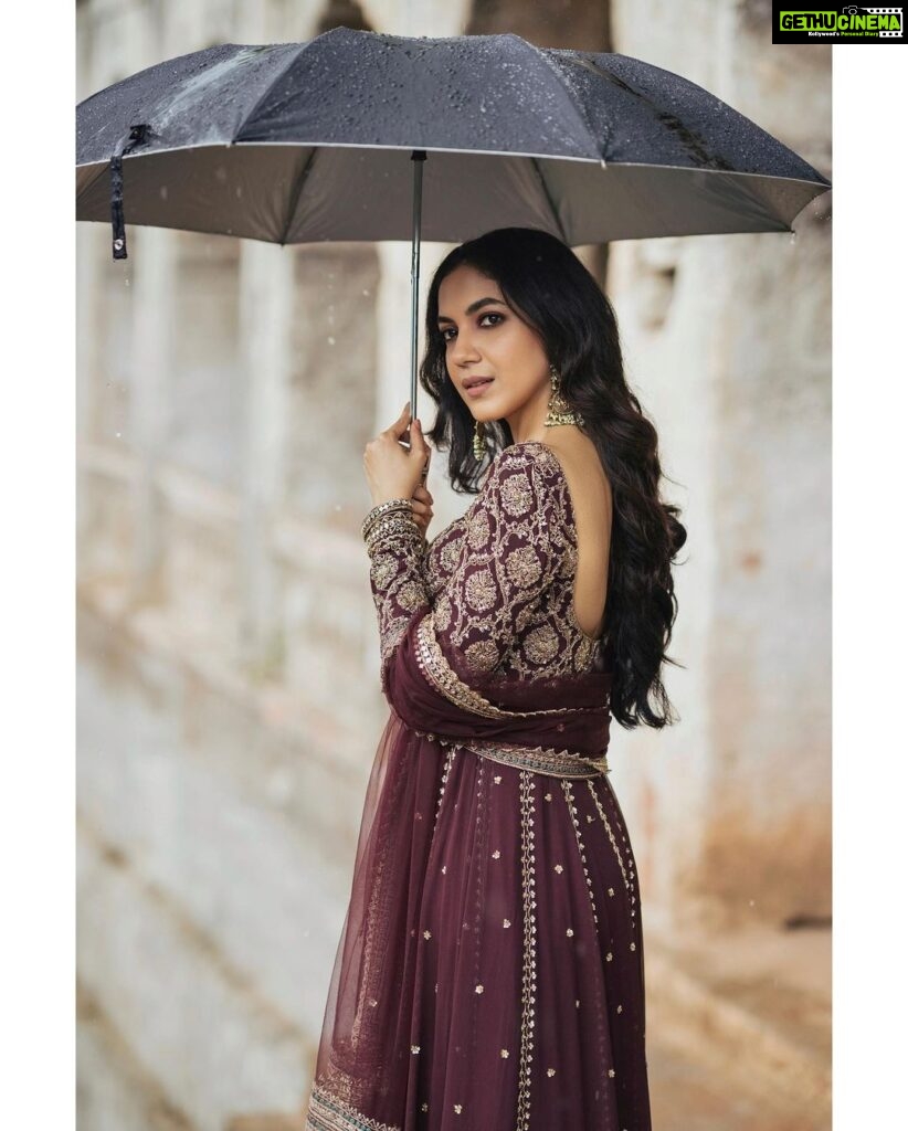 Ritu Varma Instagram - बारिश 🩶 Photography @the_pixel_farmer Styling @ravali_chinthapatla Outfit @geethikakanumilli Jewelry @lbajrangpershadjewellers MUA @makeupartist_arti Hair @durgarao_kvv