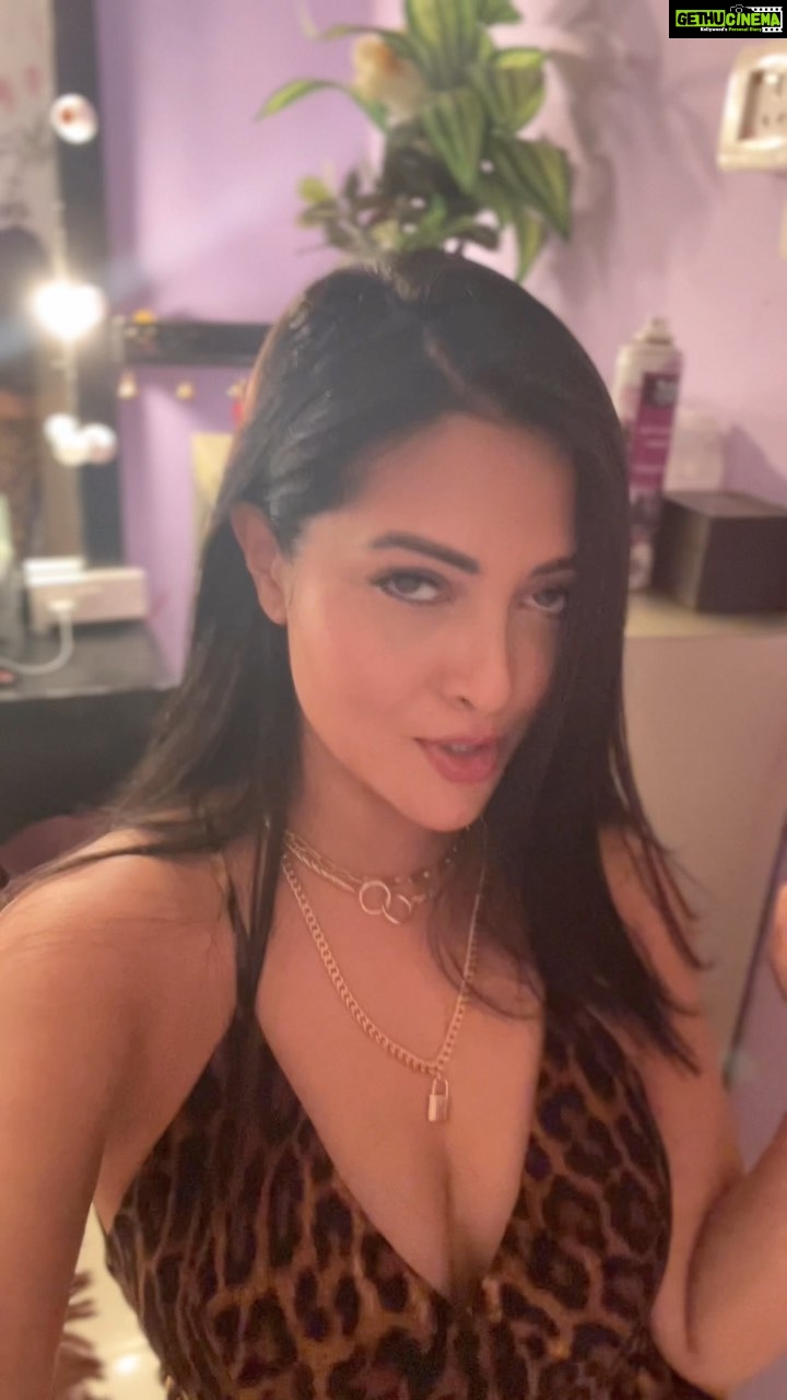 Riya Sen Instagram - Thrift my closet with @bombayclosetcleanse 💜 - grab gems from Bebe, Forever New, Ritu Kumar & more! Available on www.bombayclosetcleanse.in & their Versova branch. Head to their profile for more details. Happy Thriftin’ ✨ . . . . . #viral #explore #bombayclosetcleanse #riyasen #thriftshopindia #versovathriftshop
