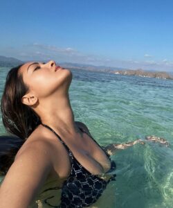 Riya Sen Instagram - Vitamin sea and me *ੈ✩‧₊˚🐋 

#beautiful #sea #life #travel