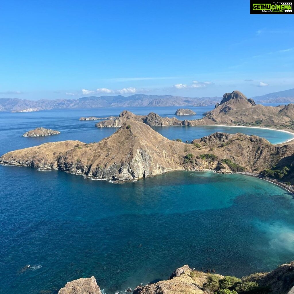 Riya Sen Instagram - ༄𓇼𓏲🌀𓆉✮✩‧ #island #life #travel #indonesia Padar Island