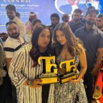 Riya Sen Instagram - Thank you Filmgiants Tycoon Global Governance & Business Awards for presenting me the award for ‘ most attractive personality of the nation ‘ 🤩😜 . It’s quite funny . But more so for reuniting me with my beautiful friend @shabinakhanofficial . Best wishes to all 🙏🏻 Outfit @samantchauhan @rhythmdatta ProMotion partners : raajveersharma @filmgiants @tycoonglobaluae @tycoonmagazines @tycoonglobal @tycoonglobalnetwork @tycoonglobaluk @tycoonglobalaustralia @tycoonmagazinesteam #love #happy #instagood #photography