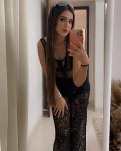 Riya Sharma Instagram - Weekend recap 🔄
#ootn #styledbyme #styledbyriri #rave #technovibes #mirrorselfiesforever