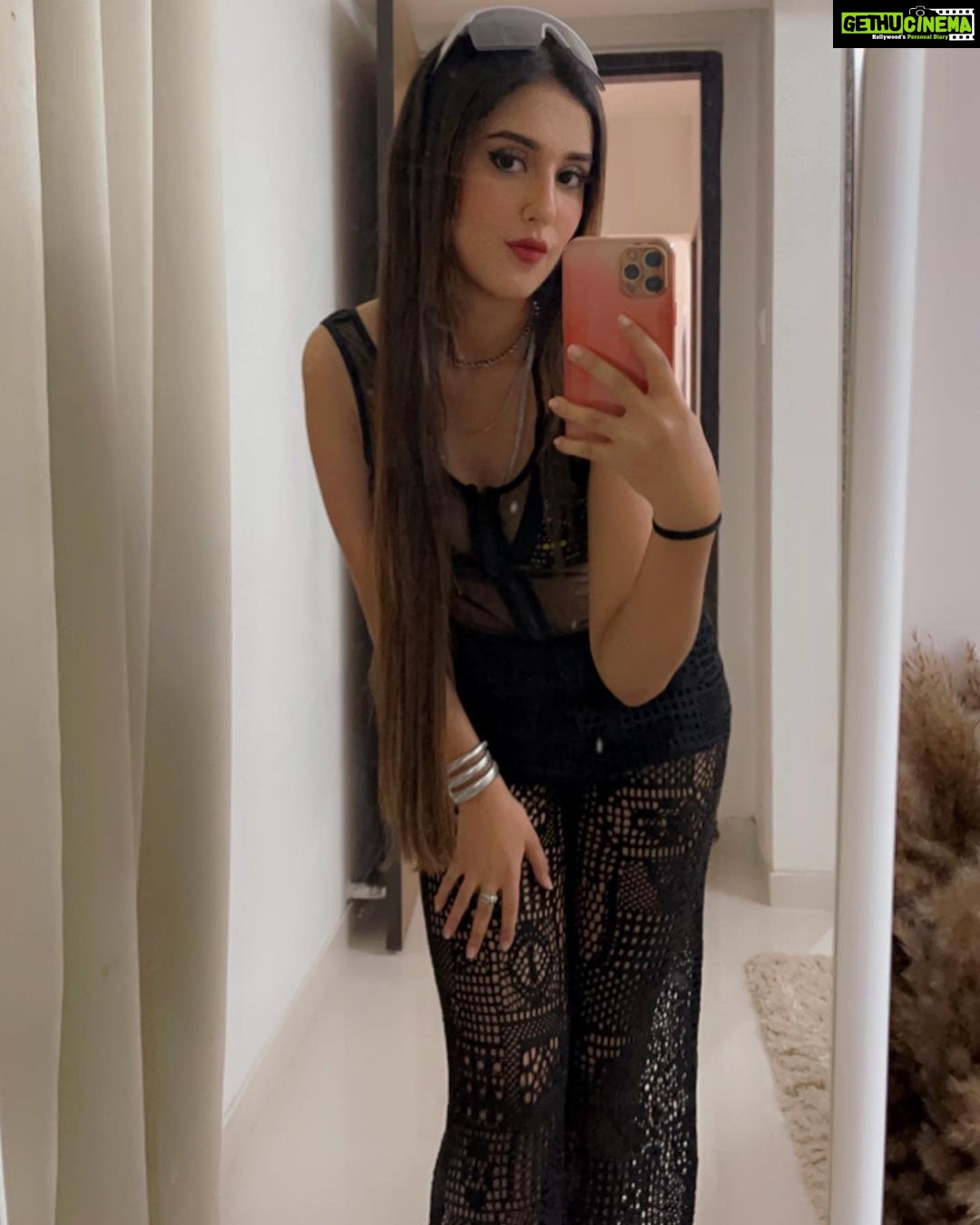 Riya Sharma - 32.5K Likes - Weekend recap 🔄 

#ootn #styledbyme #styledbyriri #rave #technovibes #mirrorselfiesforever