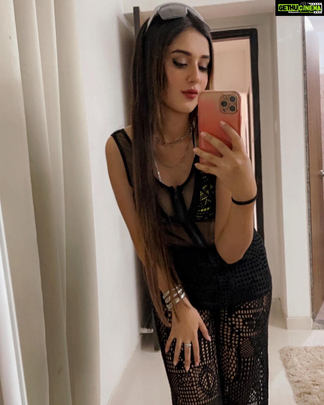 Riya Sharma - 32.5K Likes - Weekend recap 🔄 

#ootn #styledbyme #styledbyriri #rave #technovibes #mirrorselfiesforever
