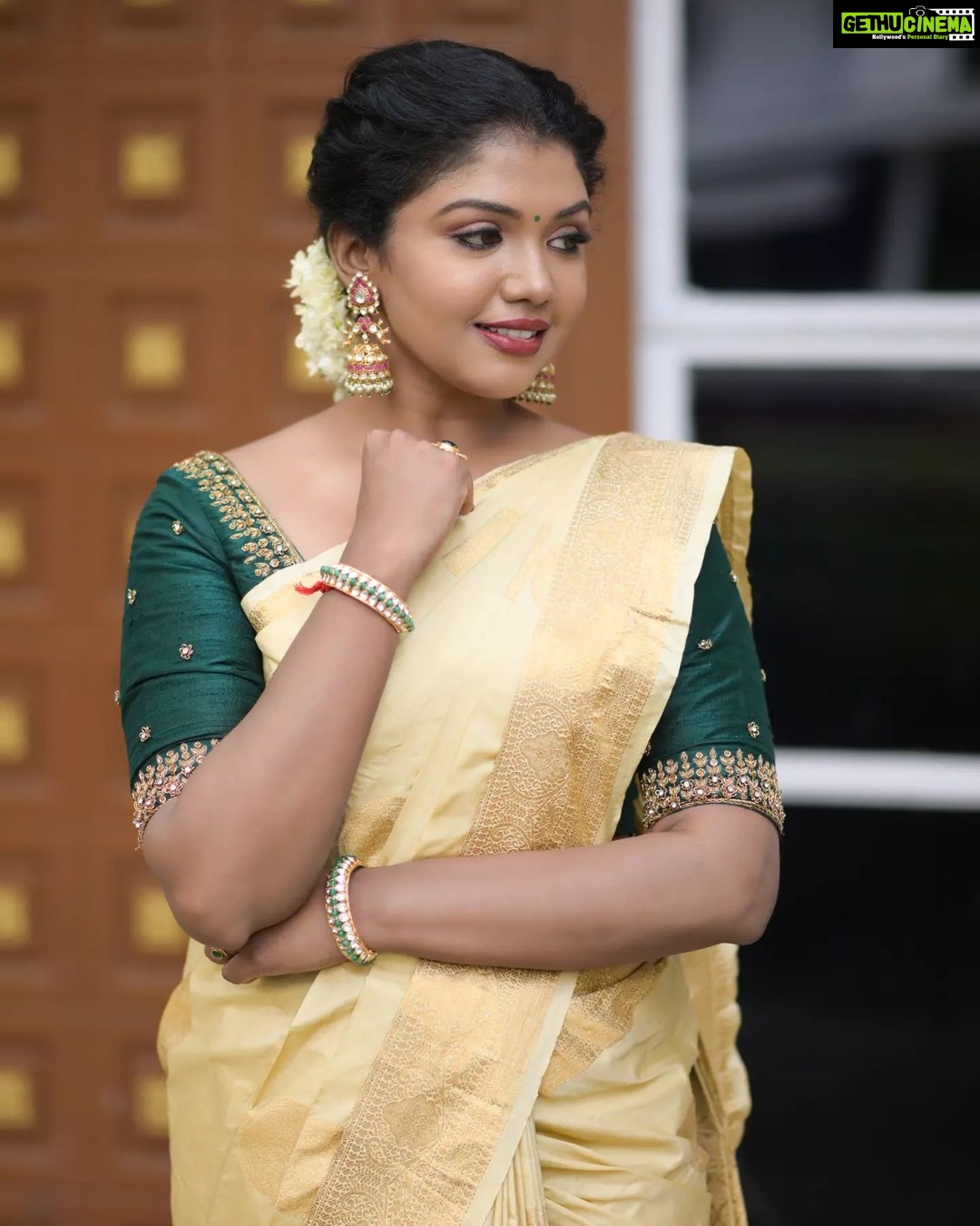 Riythvika Instagram - Makeup & styling : @sandy_de_stylist_ Photography: @sathyaphotography3 Hair & saree draping: @team_sandydestylist_ @sanvy_makeoverartistry Saree : @d_blossoms_saree Blouse : @ishithaa_design_house Jewellery : @fineshinejewels