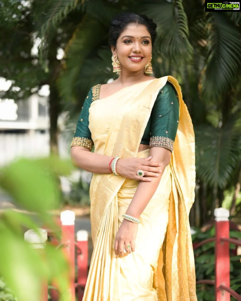 Riythvika Instagram - Makeup & styling : @sandy_de_stylist_ Photography: @sathyaphotography3 Hair & saree draping: @team_sandydestylist_ @sanvy_makeoverartistry Saree : @d_blossoms_saree Blouse : @ishithaa_design_house Jewellery : @fineshinejewels