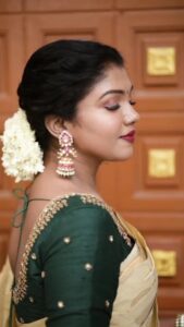Riythvika Instagram - Onam is here #onamspecial #onamashamsakal🌸🌷🌻 Makeup & styling : @sandy_de_stylist_ Photography: @sathyaphotography3 Hair & saree draping: @team_sandydestylist_ @sanvy_makeoverartistry Saree : @d_blossoms_saree Blouse : @ishithaa_design_house Jewellery : @fineshinejewels