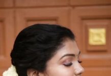 Riythvika Instagram - Onam is here #onamspecial #onamashamsakal🌸🌷🌻 Makeup & styling : @sandy_de_stylist_ Photography: @sathyaphotography3 Hair & saree draping: @team_sandydestylist_ @sanvy_makeoverartistry Saree : @d_blossoms_saree Blouse : @ishithaa_design_house Jewellery : @fineshinejewels